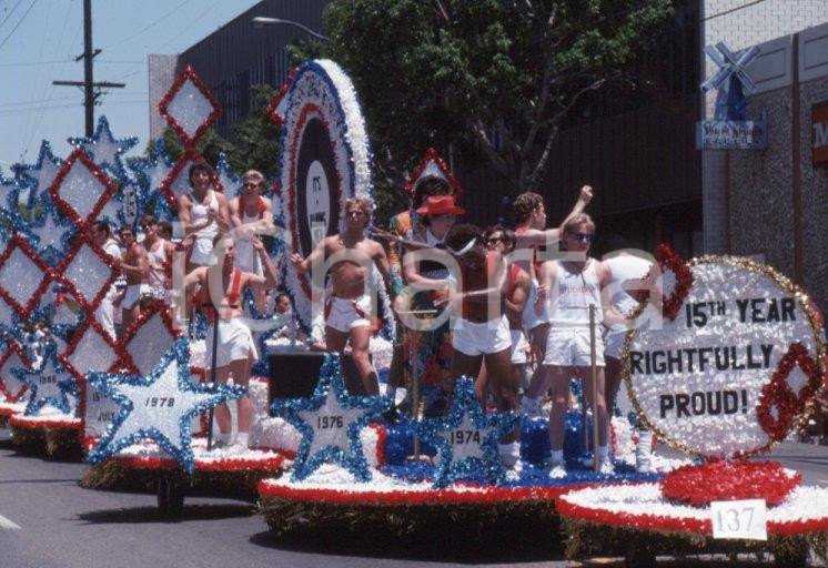 Fotografia d epoca originale 1988 LOS ANGELES Allegorical float gay parade 35 mm VINTAGE SLIDE 5 1