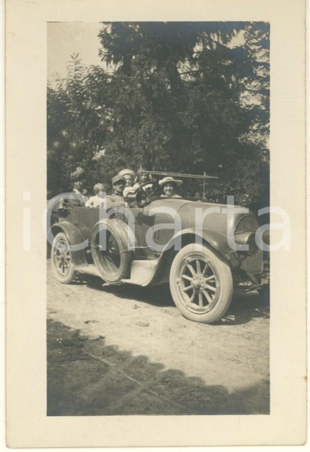 Fotografia d epoca originale 1915 ca AUTOMOBILISMO ITALIA Ufficiale e famiglia su FIAT TORPEDO  Foto 8x12 cm 1