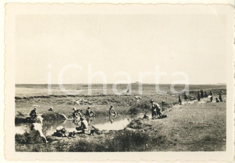 Fotografia d epoca originale 1936 AOI SOMALIA ITALIANA Soldati italiani al bagno in un fiume Foto 9x6 cm 1