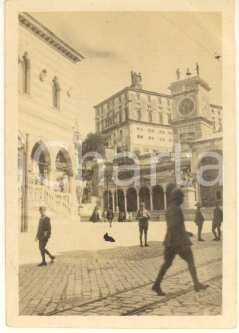 Fotografia d epoca originale 1917 WW1 UDINE Piazza Libertà  Ufficiali in libera uscita Foto 8x6 cm 1