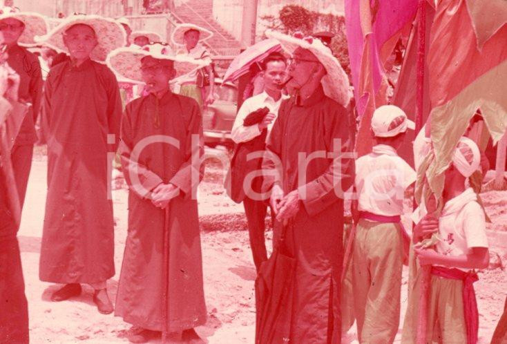 Fotografia d epoca originale 1970ca HONG KONG Image of chinese Monk 35 mm VINTAGE SLIDE 1