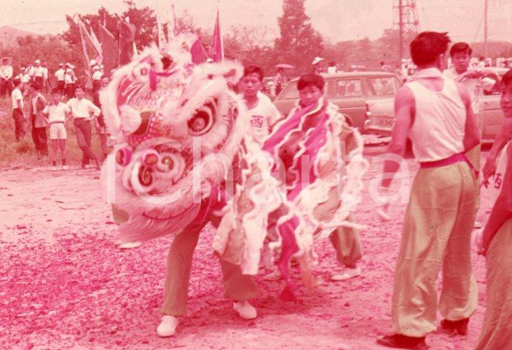 Fotografia d epoca originale 1970ca HONG KONG Image of chinese Lion dance  35 mm VINTAGE SLIDE 1