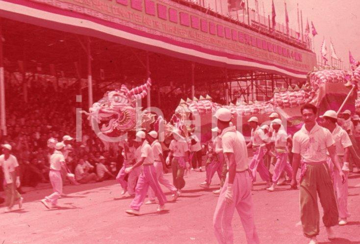 Fotografia d epoca originale 1970ca HONG KONG Image of dragon dance  35 mm VINTAGE SLIDE 1