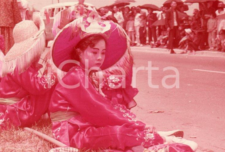 Fotografia d epoca originale 1970ca HONG KONG Image of small Hakka girls  35 mm VINTAGE SLIDE 1