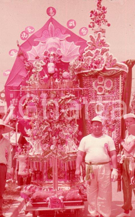Fotografia d epoca originale 1970 ca HONG KONG Buddha in the procession  35 mm VINTAGE SLIDE 1