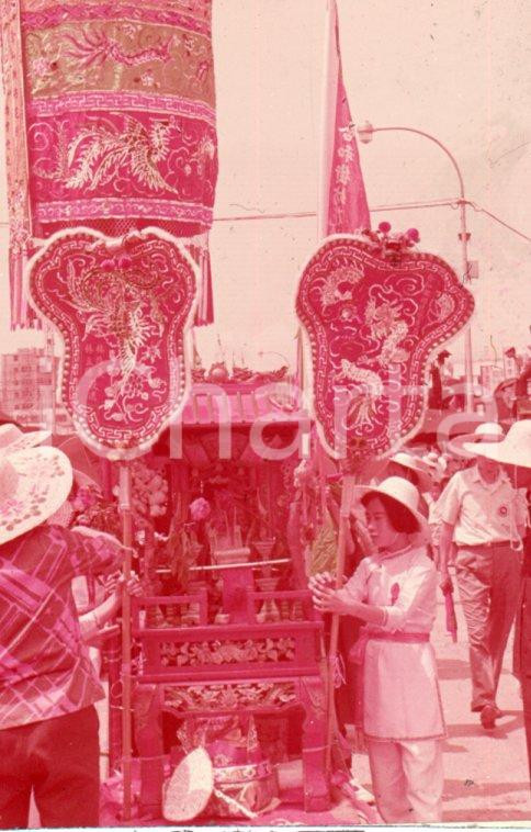 Fotografia d epoca originale 1970ca HONG KONG Image of Buddha in the procession  35 mm VINTAGE SLIDE 2 1
