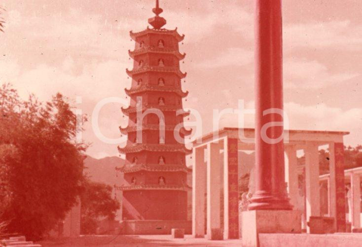 Fotografia d epoca originale 1970ca HONG KONG Chinese Pagoda of the New Territories 35 mm VINTAGE SLIDE 1