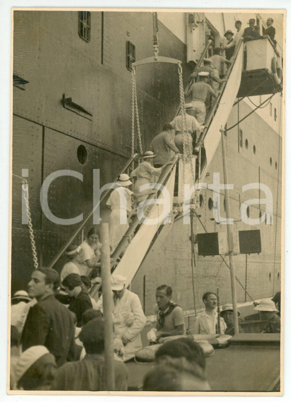 Fotografia d epoca originale 1940 ca LLOYD TRIESTINO Transatlantico  Imbarco dei passeggeri  Foto 12x17 cm 1