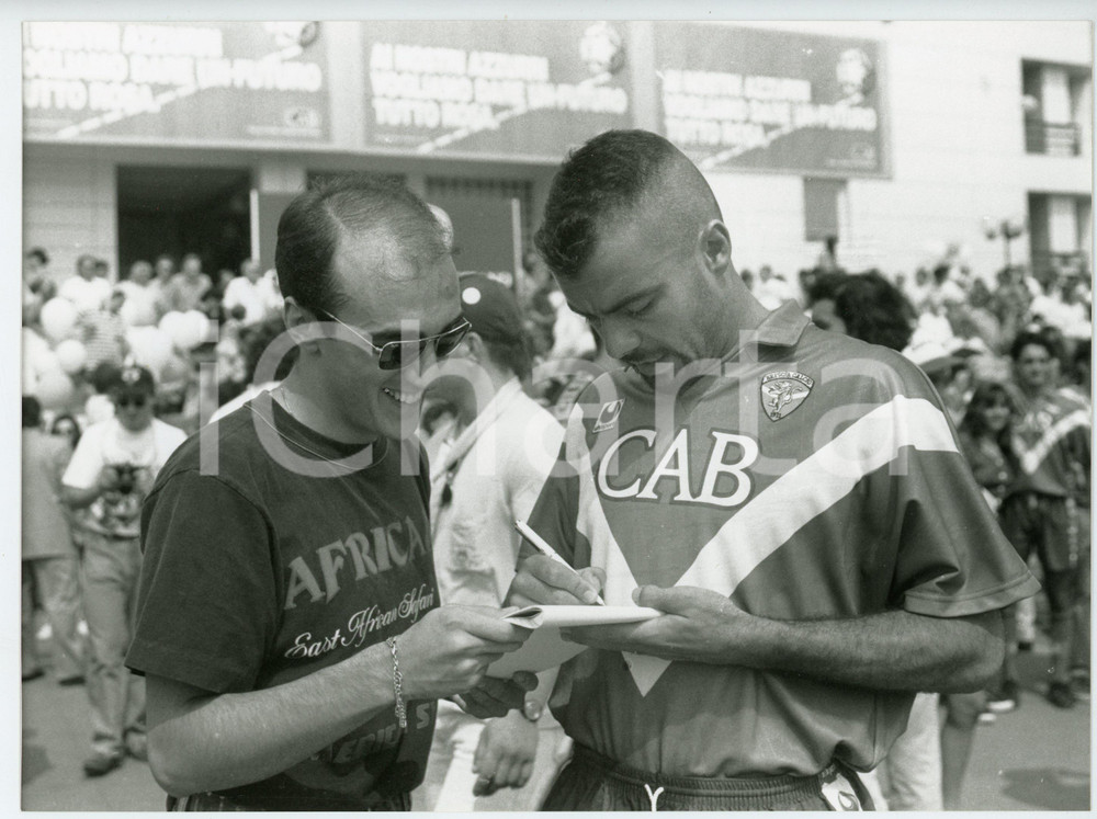Fotografia d epoca originale 19921993 BRESCIA CALCIO Luca BRUNETTI firma autografo a tifoso  Foto 24x18 cm 1