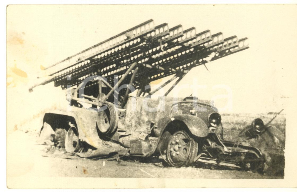 Fotografia d epoca originale 1942 WW2 CAMPAGNA DI RUSSIA  Lanciarazzi BM13 Katyusha distrutto Foto RPPC 1
