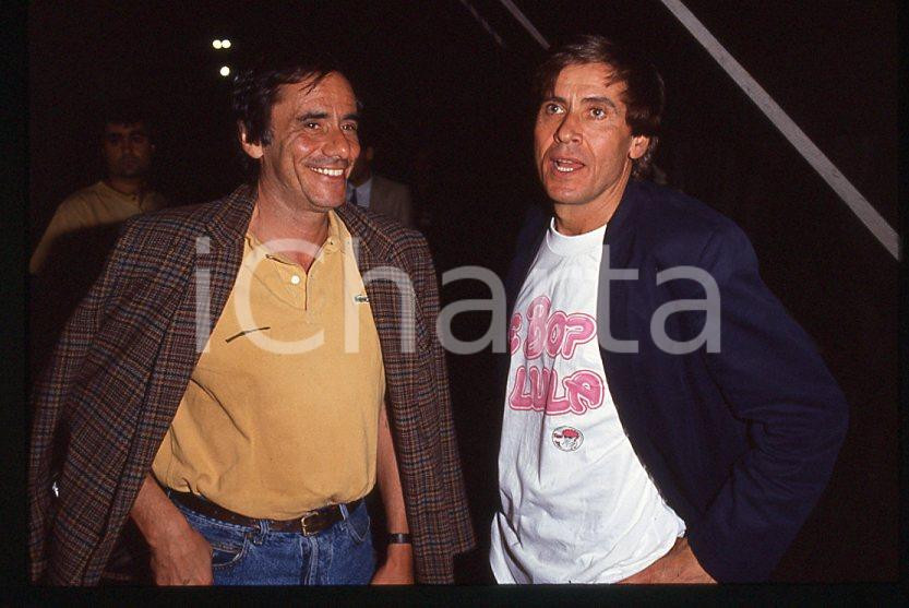 Fotografia d epoca originale 1985 ca ITALIA  MUSICA Gianni MORANDI Roberto VECCHIONI 35mm vintage slide 1