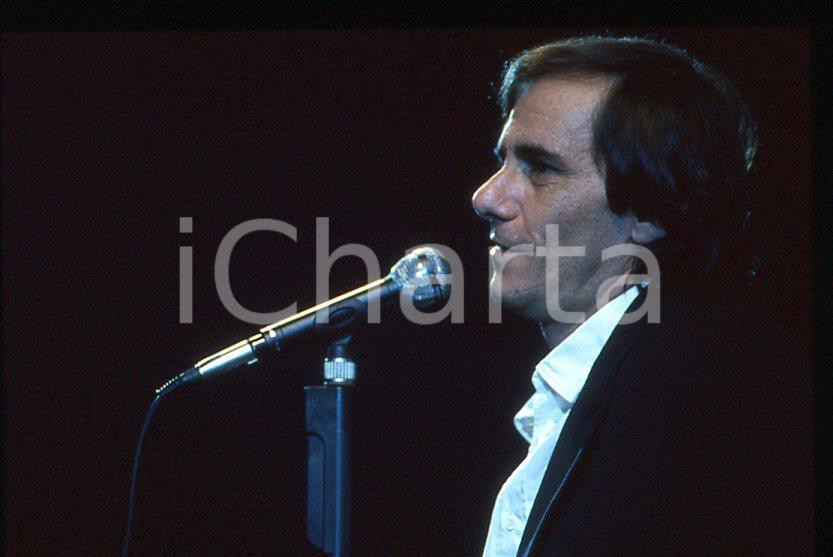 Fotografia d epoca originale 1995 ca ITALIA  MUSICA Roberto VECCHIONI in concerto  35 mm vintage slide 1