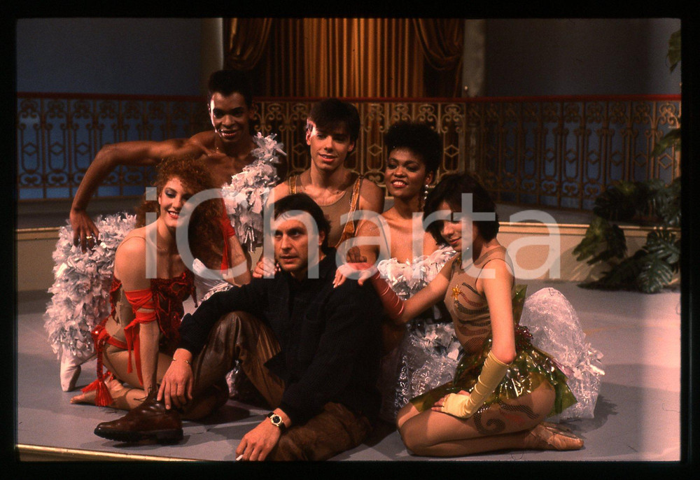 Fotografia d epoca originale 1985 ca SPETTACOLO Franco MISERIA con ballerine 35mm VINTAGE SLIDE 3 1