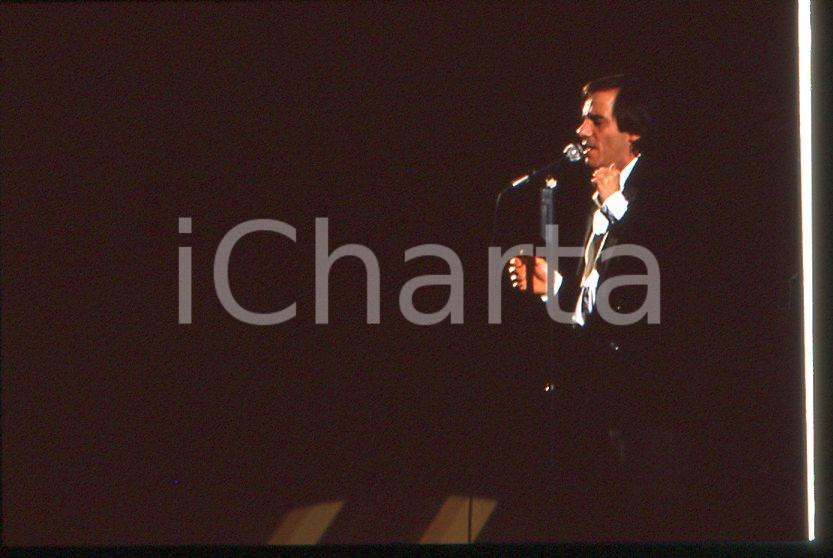 Fotografia d epoca originale 1995 ca ITALIA  MUSICA Roberto VECCHIONI in concerto  35 mm vintage slide 1 1