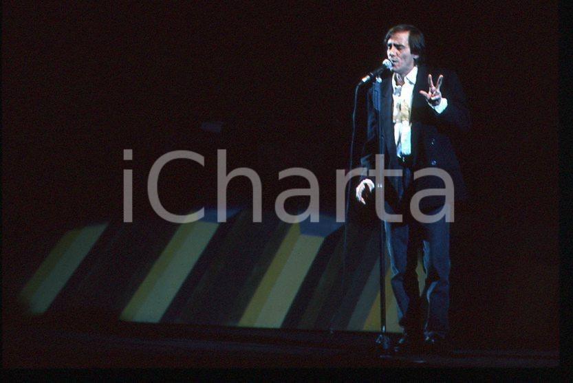 Fotografia d epoca originale 1995 ca ITALIA  MUSICA Roberto VECCHIONI in concerto  35 mm vintage slide 3 1
