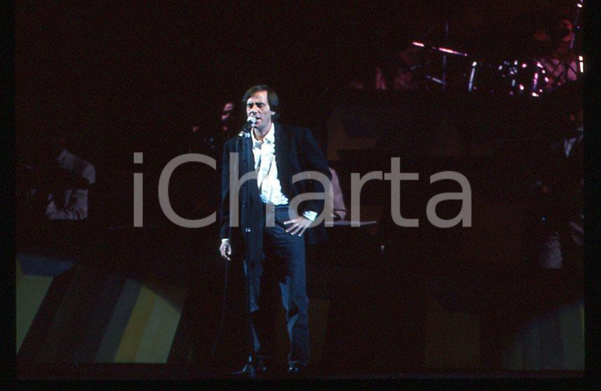 Fotografia d epoca originale 1995 ca ITALIA  MUSICA Roberto VECCHIONI in concerto  35 mm vintage slide 2 1
