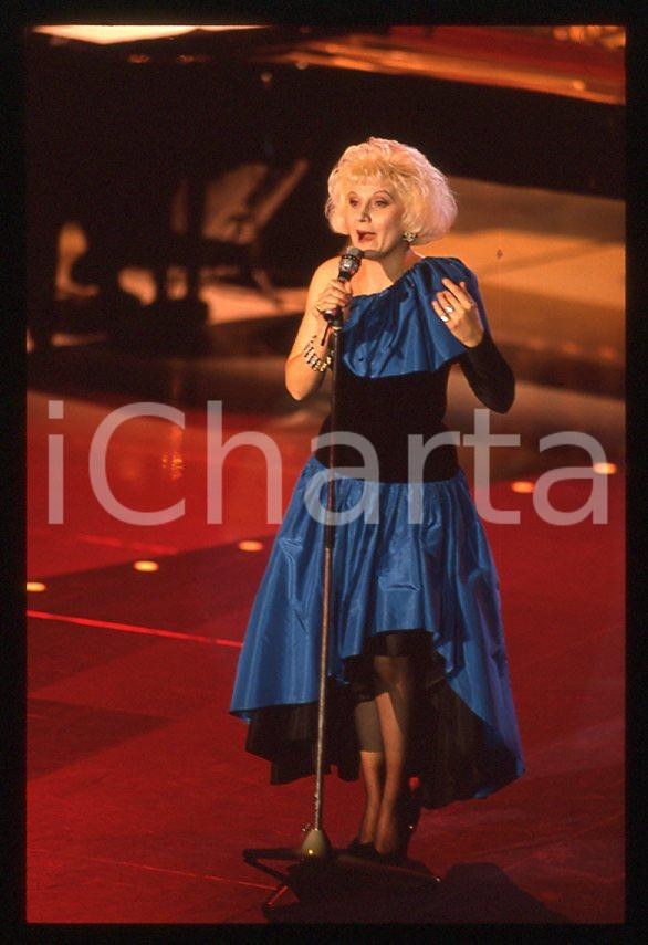 Fotografia d epoca originale 1990 ca  ITALIA  MUSICA Gilda GIULIANI in concerto 35 mm vintage slide 22 1