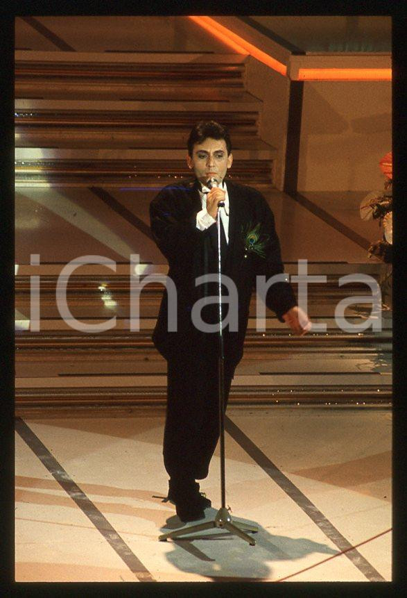 Fotografia d epoca originale 1986 FESTIVAL DI SANREMO Pino MANGO canta Lei verrà  35mm vintage slide 3 1