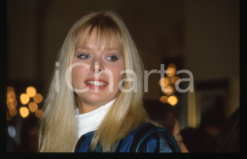 Fotografia d epoca originale 1990 ca MILANO  Ulla WEIGERSTORFER MISS MONDO 1987 35mm VINTAGE SLIDE 1