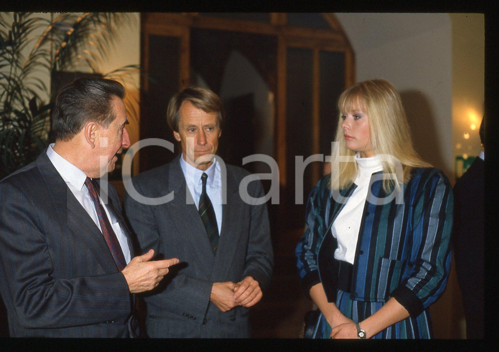 Fotografia d epoca originale 1990 ca MILANO  Klaus LUKAS e Ulla WEIGERSTORFER 35mm VINTAGE SLIDE 1