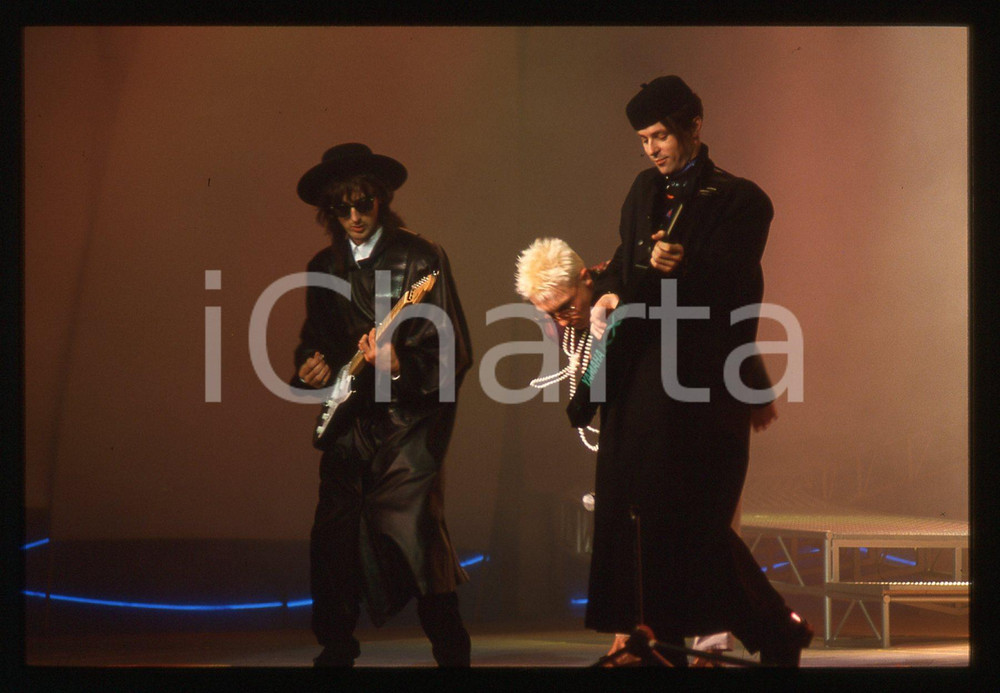 Fotografia d epoca originale 1987 BARI  BOOM BOOM ROOM cantano ad AZZURRO 1987 35mm VINTAGE SLIDE 4 1