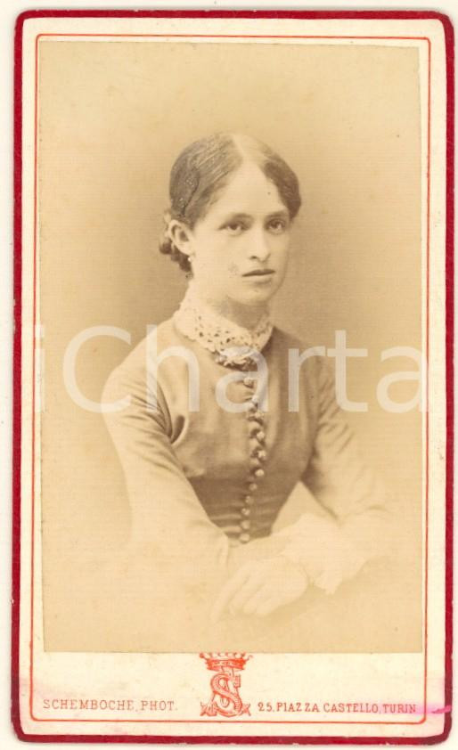 Fotografia d epoca originale 1875 ca TORINO Giovane donna in abito a bottoni   Foto SCHEMBOCHE CDV 1