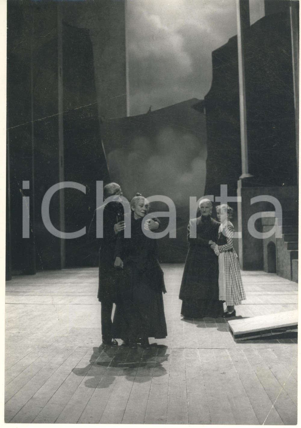 Fotografia d epoca originale 1981 PARIS Théâtre de la Ville  Maria CASARES in Peer Gynt  Patrice CHEREAU 1
