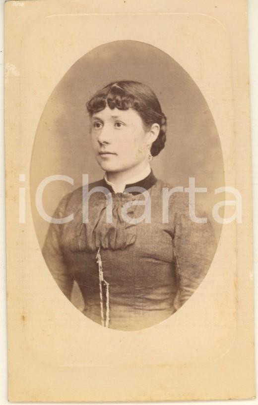 Fotografia d epoca originale 1880 ca CAMPOBASSO Ritratto di giovane donna Foto Antonio TROMBETTA CDV 1
