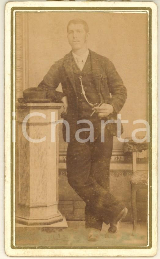 Fotografia d epoca originale 1880 ca PIACENZA Ritratto di giovane uomo  Foto Squilio CAMPANINI CDV 1