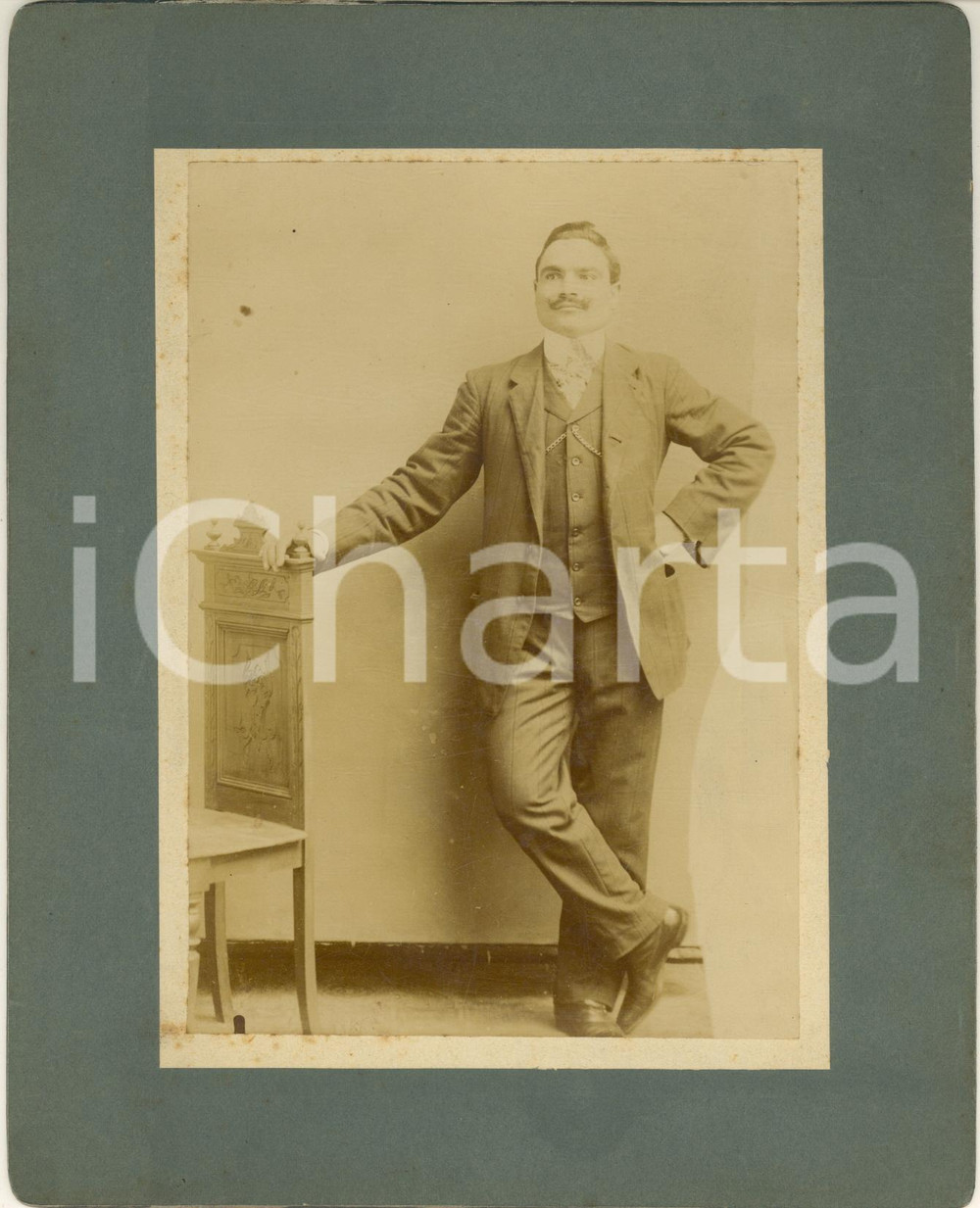Fotografia d epoca originale 1900 ca SALUZZO Ritratto maschile  Fotografia Nazionale di NAVARINI 17x21 cm 1