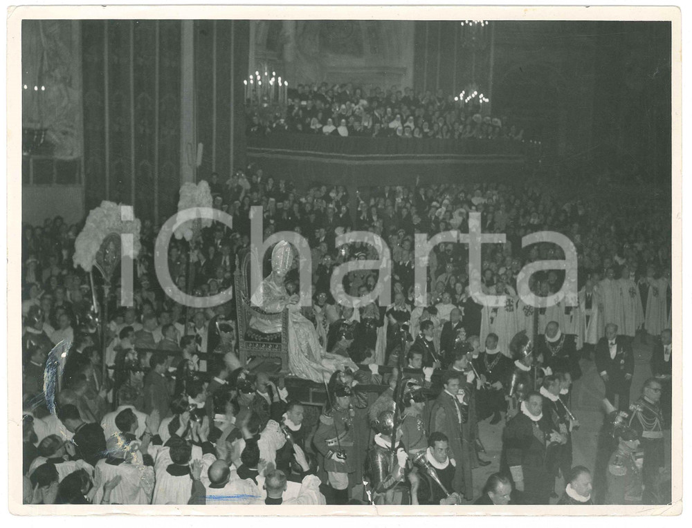 Fotografia d epoca originale 1955 ca CITTA  DEL VATICANO Papa Pio XII portato in sedia gestatoria Foto 24x18 1