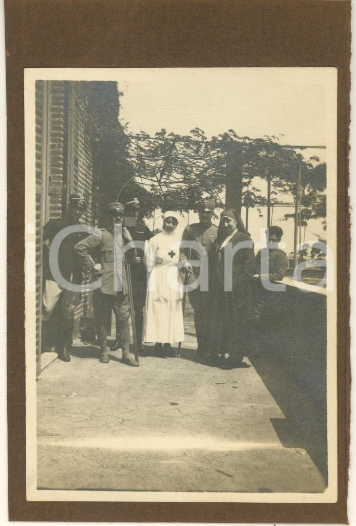 Fotografia d epoca originale 1917 WW1 MILANO Ospedale LONGONE  Ufficiali e infermiere Foto 11x8 cm 1