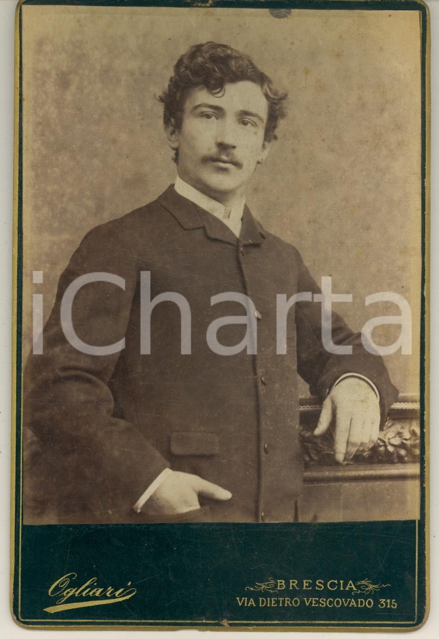 Fotografia d epoca originale 1885 ca MILANO Famiglia SECCAMANI di Brescia  Giovane uomo Foto MARCOZZI 11x16 1