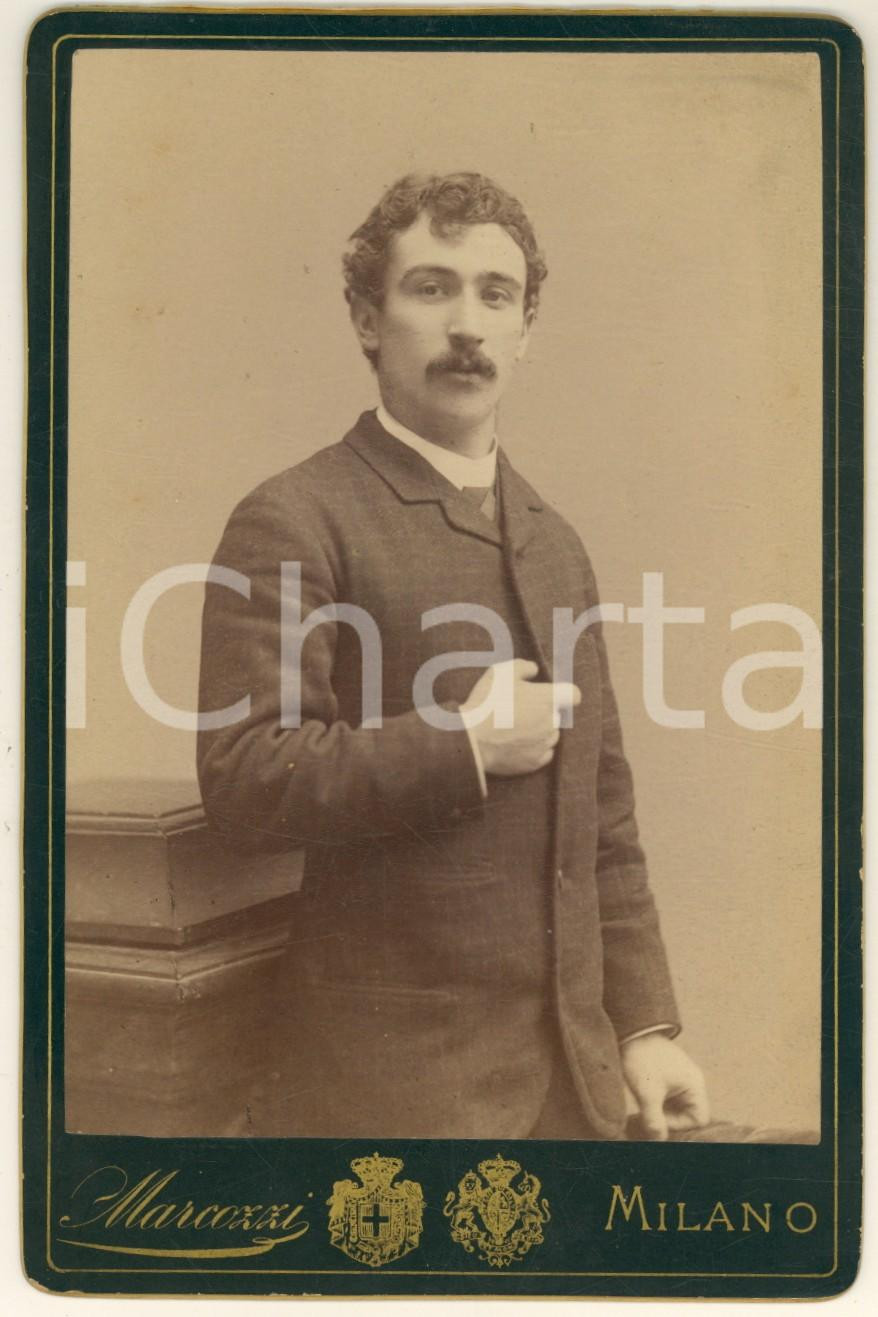 Fotografia d epoca originale 1886 MILANO Famiglia SECCAMANI di Brescia  Giovane uomo Foto MARCOZZI 11x16 1