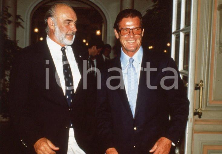 Fotografia d epoca originale 1991 MONACO Sean CONNERY con Roger MOORE 35mm VINTAGE SLIDE 1 1