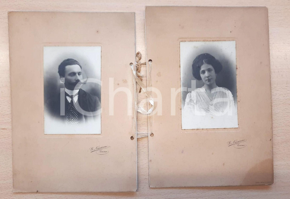 Fotografia d epoca originale 1900 ca TORINO Coppia di giovani sposi  Ritratti 2 foto G. NAVARINI 14x21 cm 1