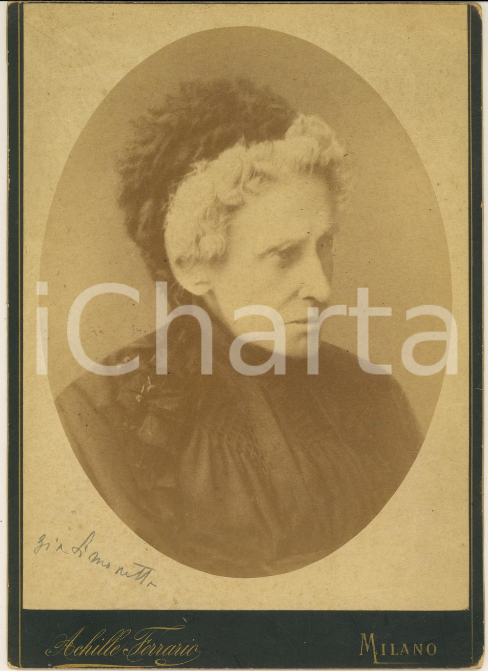 Fotografia d epoca originale 1890 ca MILANO Anziana donna vestita a lutto Foto Achille FERRARIO 17x24 cm 1