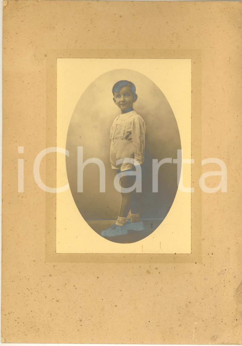Fotografia d epoca originale 1920 ca CUNEO Bambino in salopette bianca  Foto Adriano SCOFFONE 20x29 cm 1