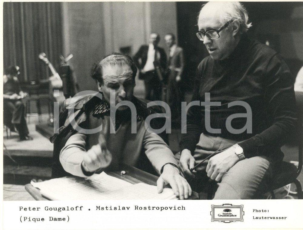 Fotografia d epoca originale 2002  Peter GOUGALOFF Mstislav ROSTROPOVICH studiano opera Pique Dame Foto 1