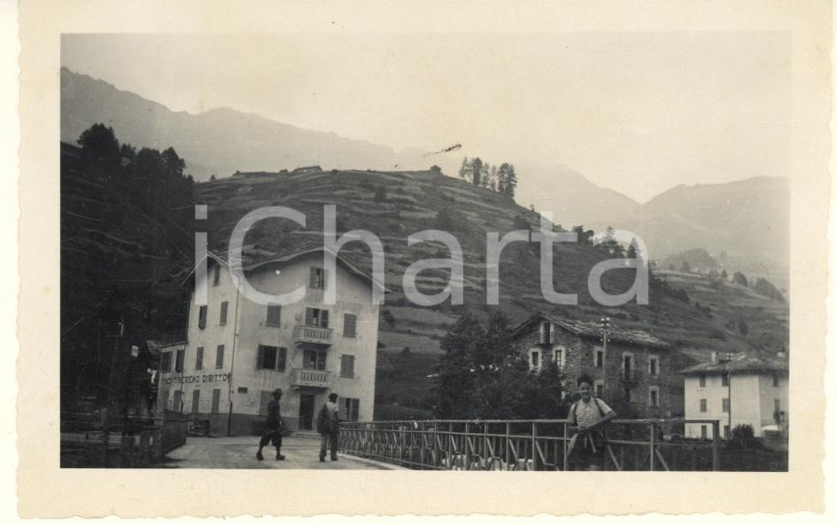 Fotografia d epoca originale 1930 ca PONTE DI LEGNO BS Veduta  Edificio con motto fascista Foto 12x8 cm 1