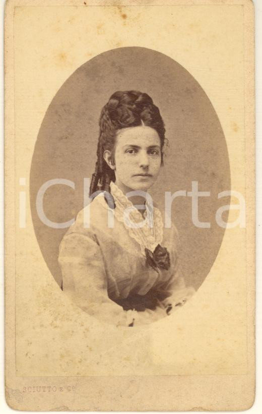 Fotografia d epoca originale 1890 ca GENOVA Ritratto di ragazza  Foto G. B. SCIUTTO CDV 1