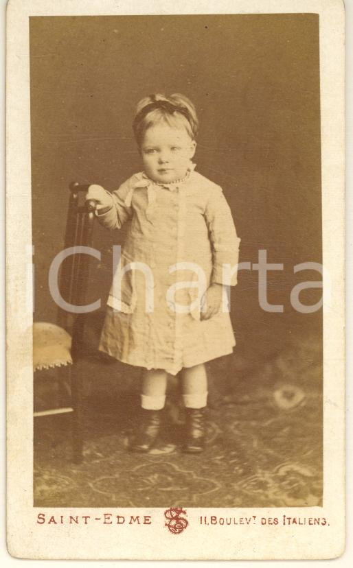 Fotografia d epoca originale 1890 ca PARIS Bambina in abito bianco  Foto SAINTEDME CDV 1