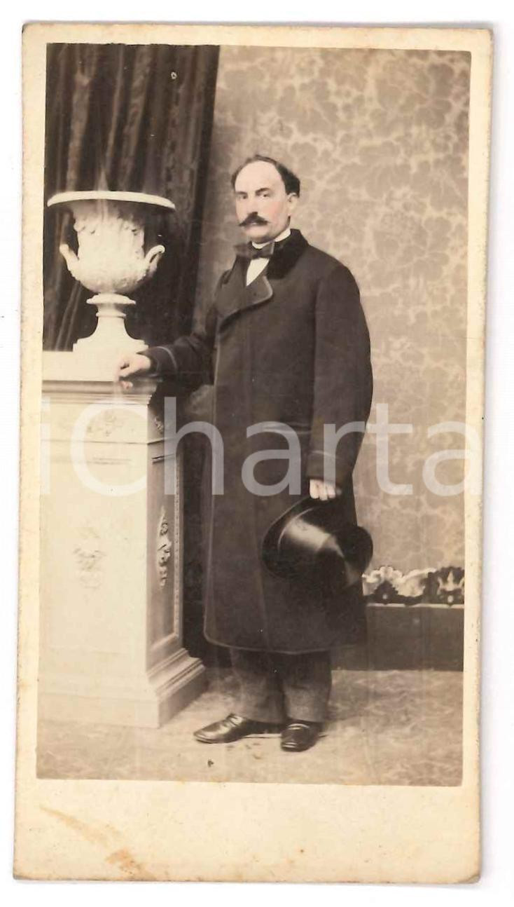 Fotografia d epoca originale 1870 ca BRESCIA Ritratto maschile con soprabito  Foto A. OGHERI CDV 1
