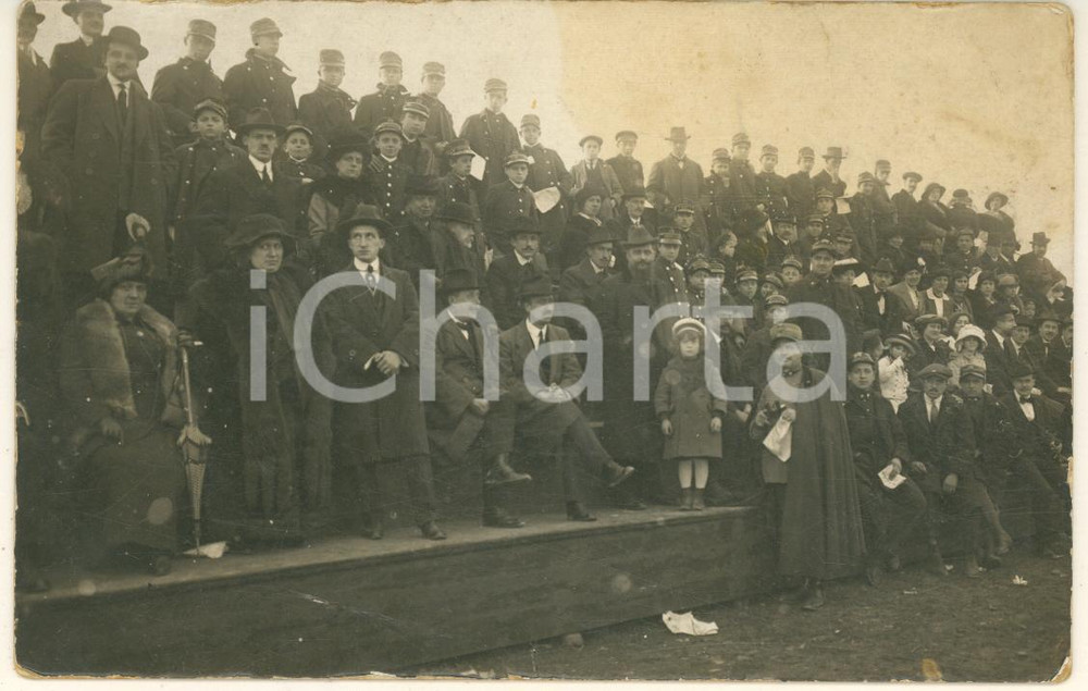 Fotografia d epoca originale 1915 ca Area VERONA Bambini di un collegio a un evento con le famiglie Foto 9x14 1
