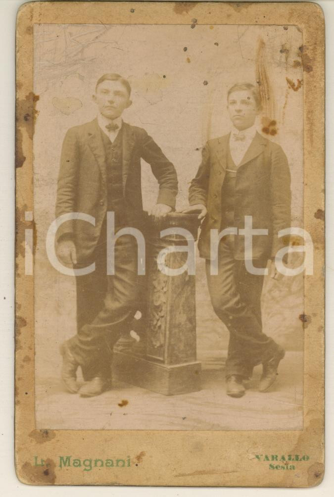 Fotografia d epoca originale 1910 ca VARALLO SESIA Coppia di fratelli  Ritratto Foto Luigi MAGNANI 8x12 cm 1