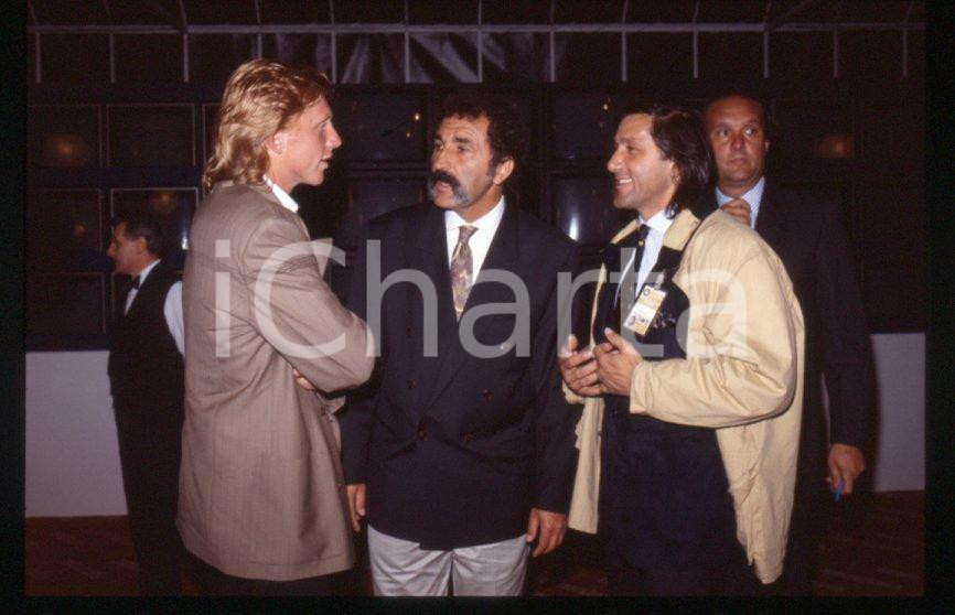 Fotografia d epoca originale 1990ca TENNIS Boris BECKER Ion TIRIAC Ilie NASTASE 35mm VINTAGE SLIDE 1