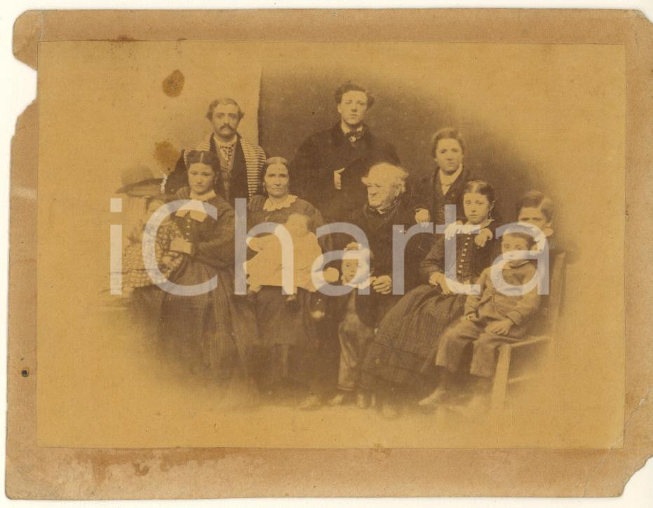 Fotografia d epoca originale 1900 ca BELLUNO Ritratto di famiglia Foto Cesare RIVA 12x9 cm DANNEGGIATA 1