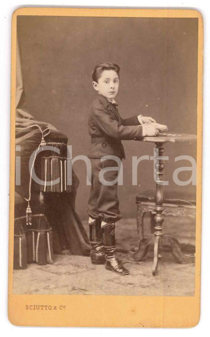 Fotografia d epoca originale 1880 ca GENOVA Ritratto di bambino con un libro  Foto SCIUTTO CDV 1