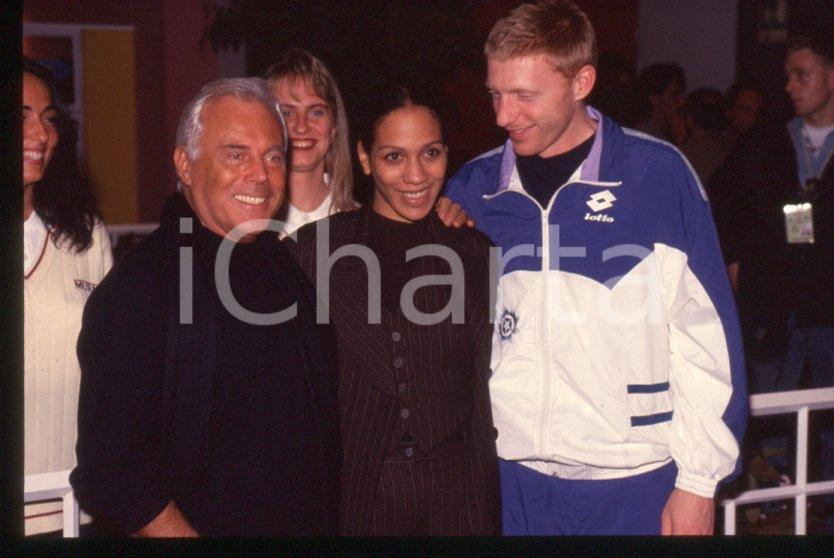 Fotografia d epoca originale 1993 MILANO Boris BECKER Giorgio ARMANI Barbara FELTUS  35mm VINTAGE SLIDE 1