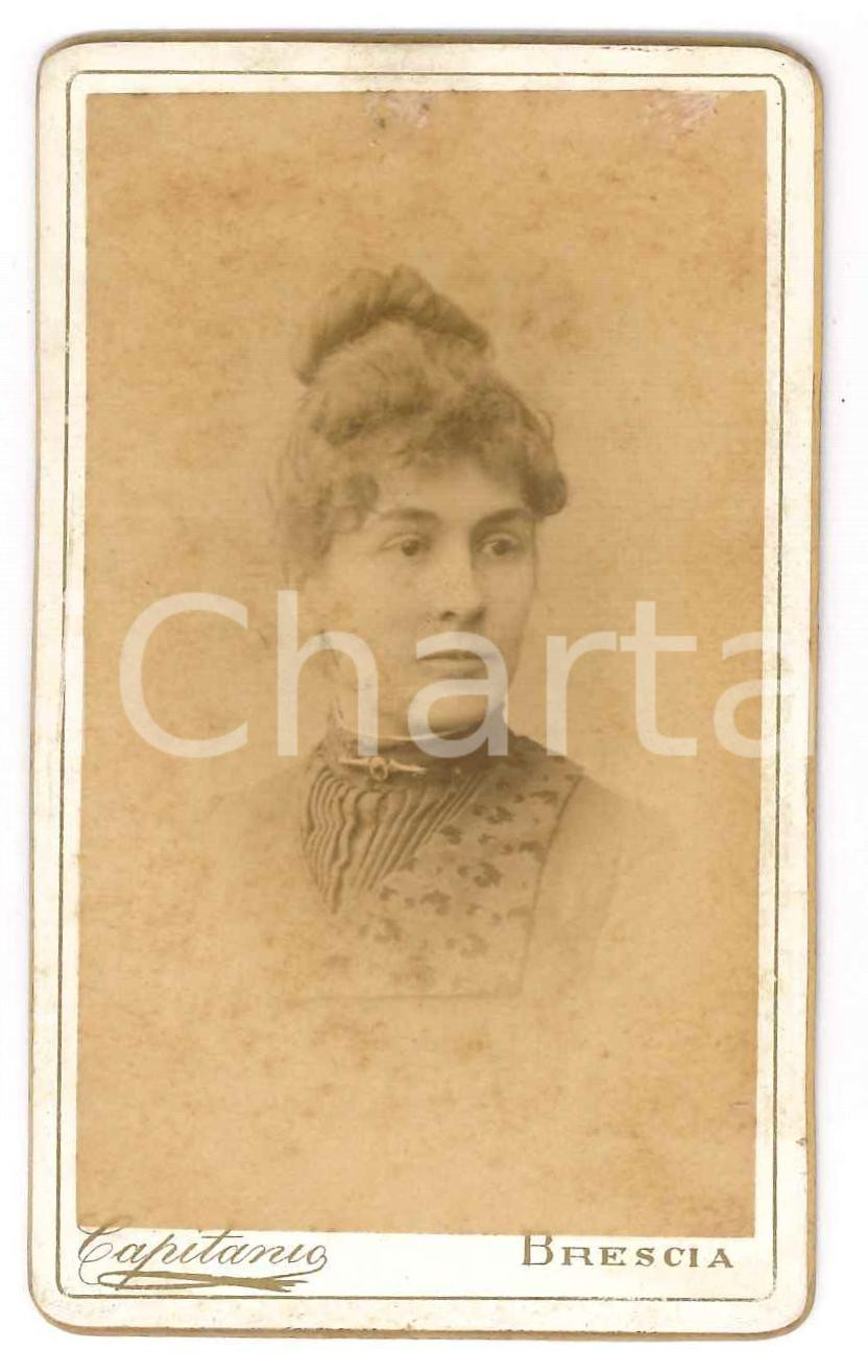 Fotografia d epoca originale 1890 ca BRESCIA Ritratto di giovane donna  Busto  Foto CAPITANIO CDV 1